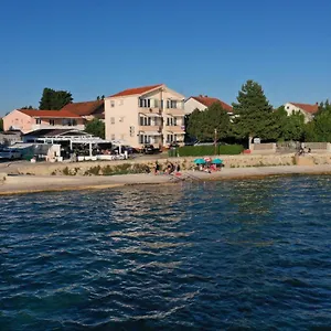 Apartman Lara 