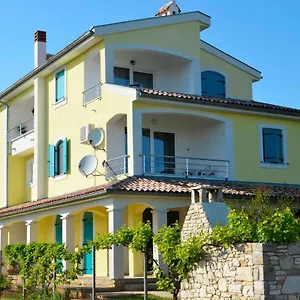 Apartment Geiger, Premantura